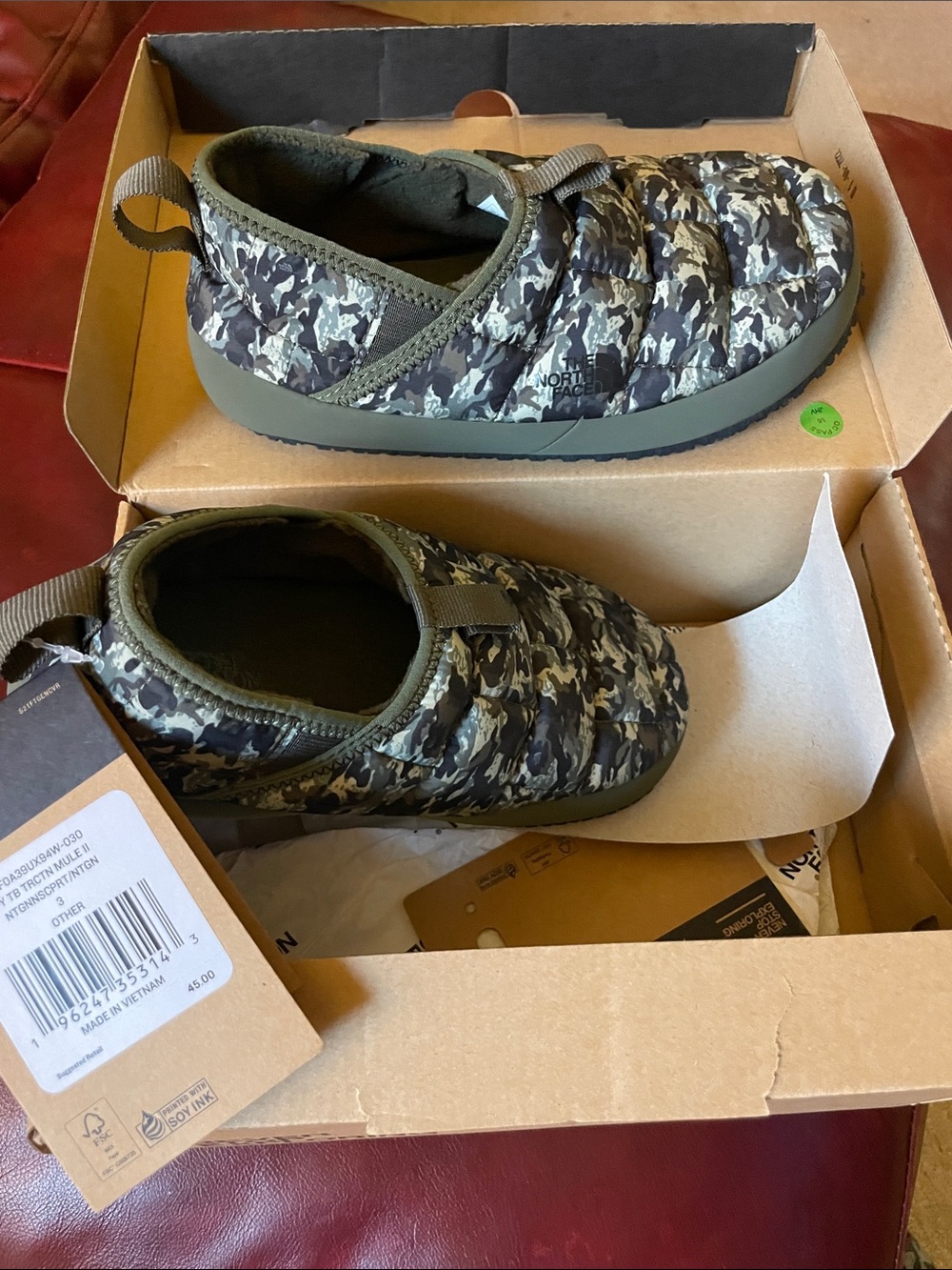 NWT The North Face Kids Olive Camo Slip-On Puffy Slippers